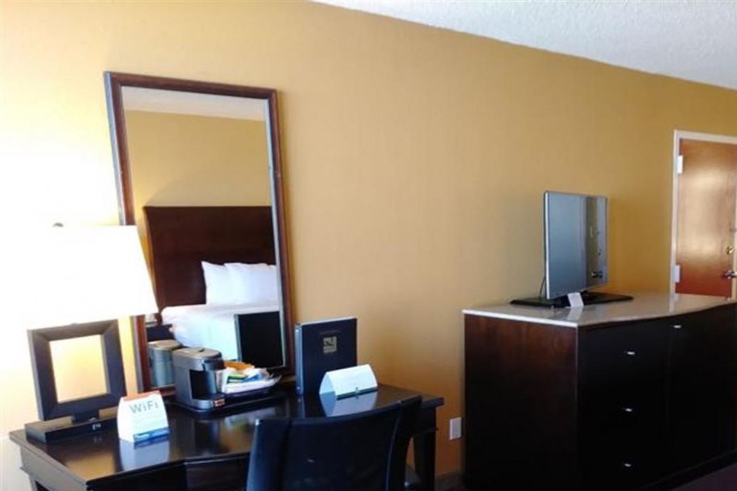 Quality Inn & Suites Fort Collins East 25/58