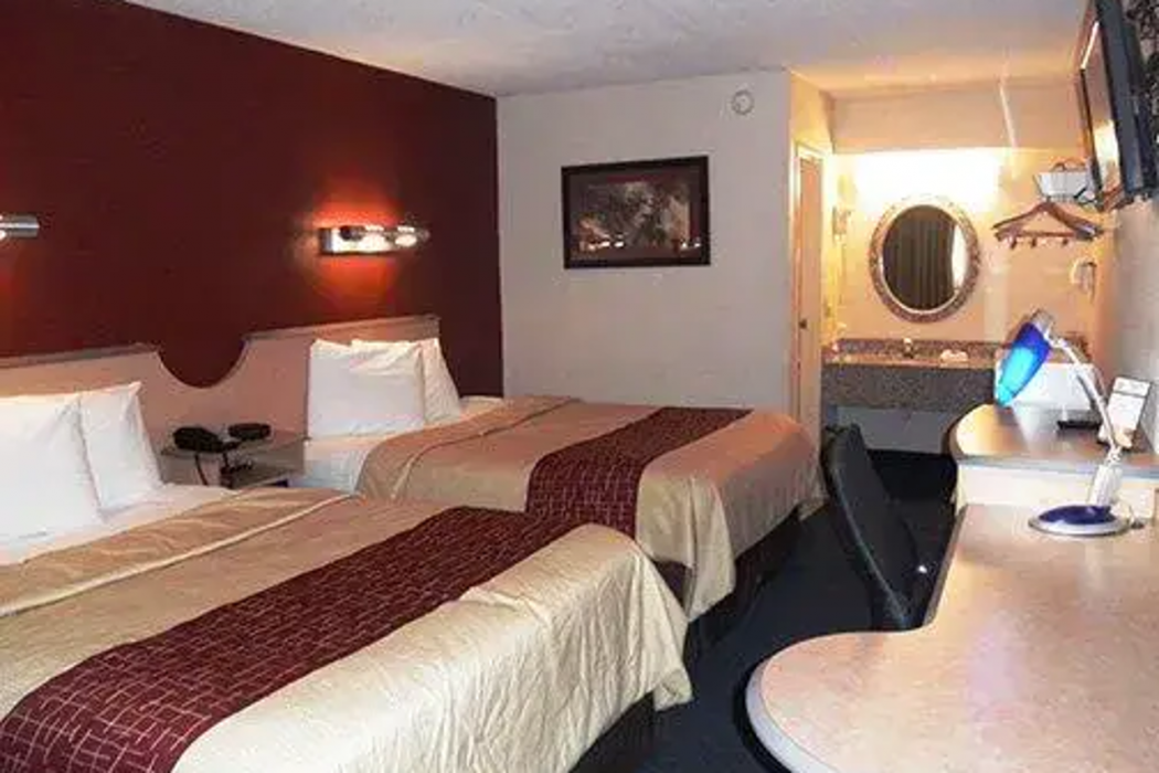 Rodeway Inn Fort Wayne near Glenbrook Square 4/18