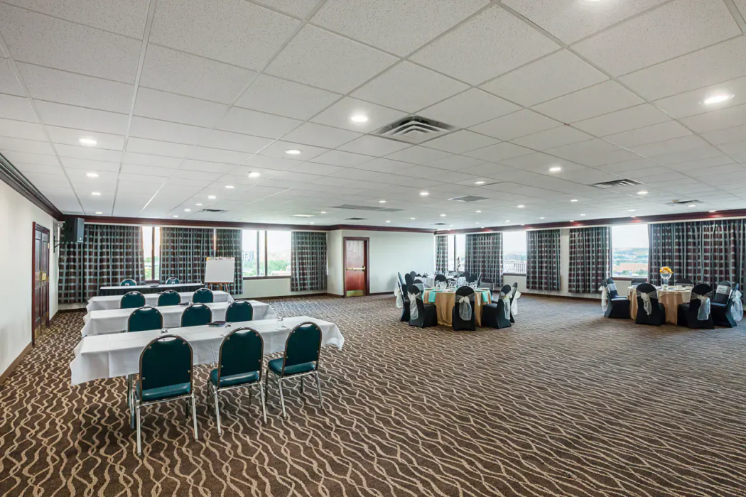 Quality Inn & Suites Cincinnati Downtown Area 16/32