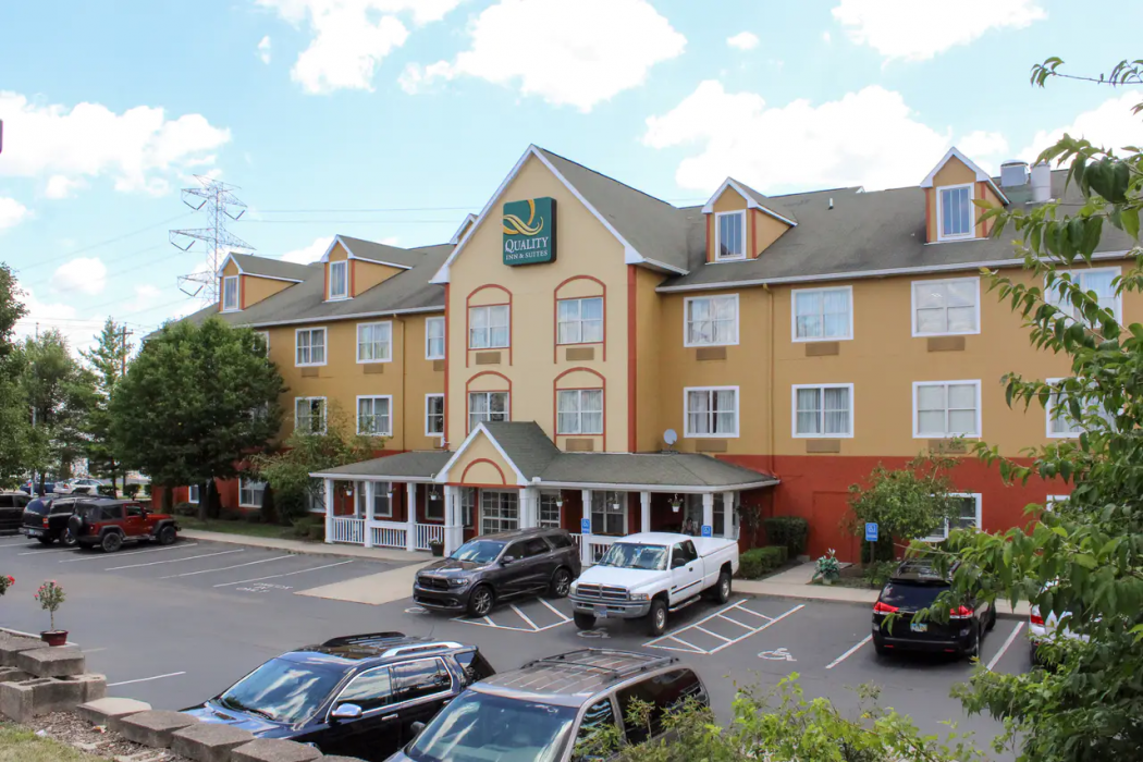 Quality Inn & Suites Cincinnati Sharonville 3/42