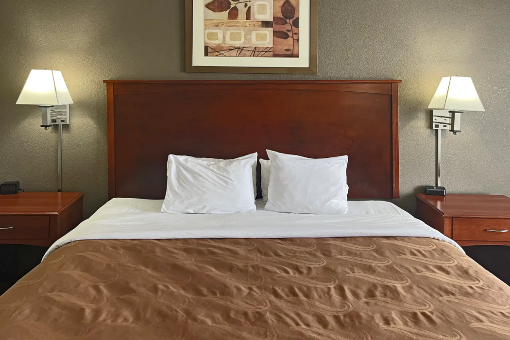 Quality Inn & Suites Cincinnati Sharonville 13/42