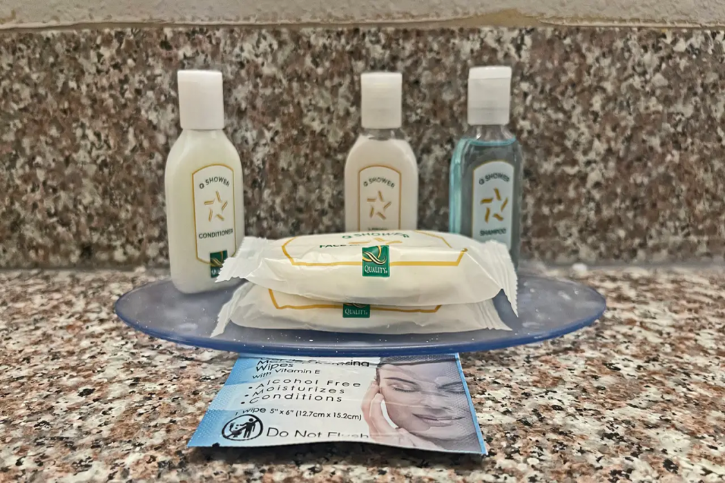 Quality Inn & Suites Cincinnati Sharonville 16/42
