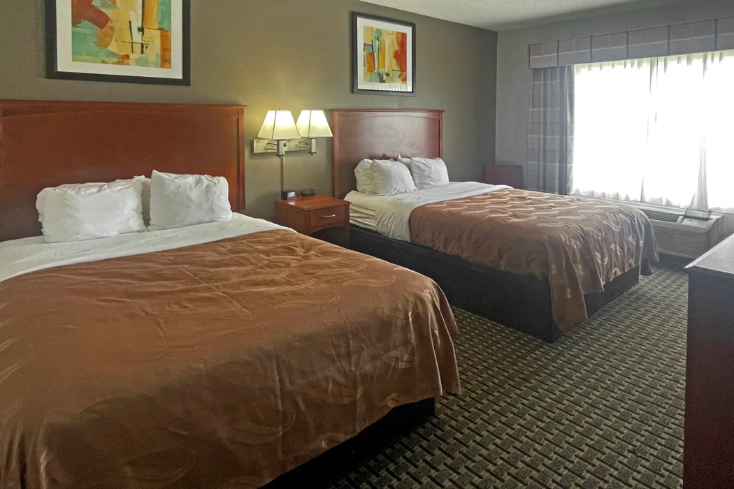 Quality Inn & Suites Cincinnati Sharonville 14/42