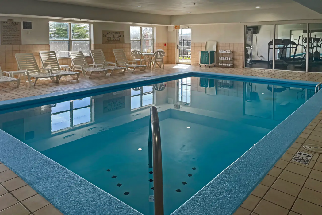 Quality Inn & Suites Cincinnati Sharonville 26/42