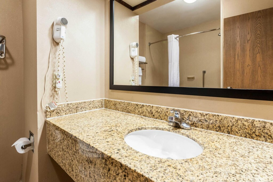 Quality Inn Clarksdale MS 13/24
