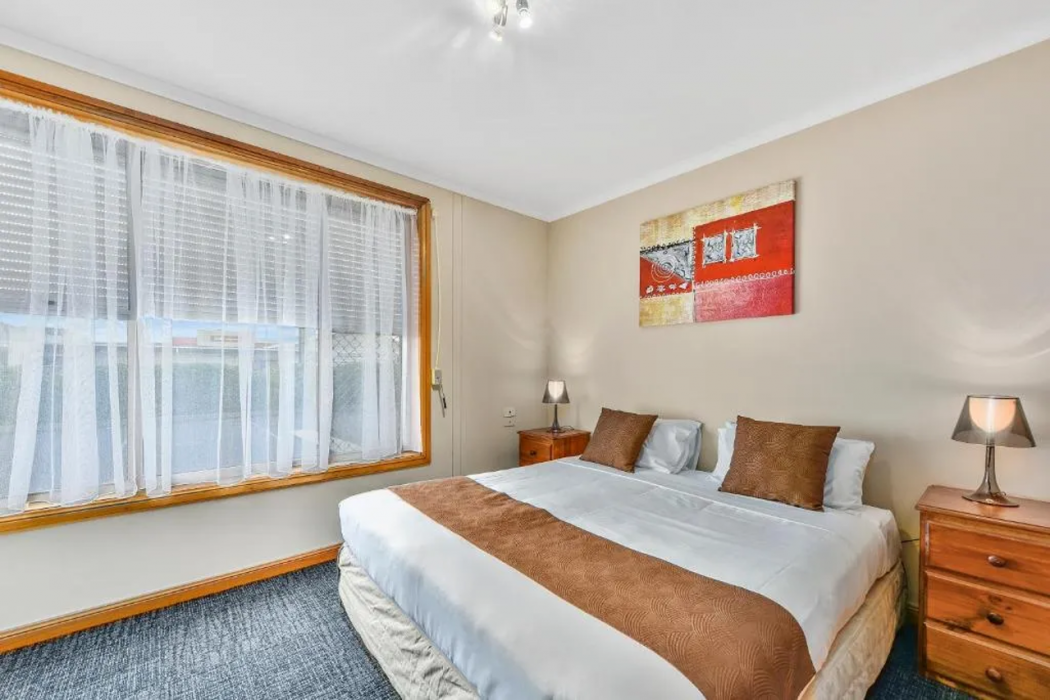 Southgate Motel 11/33