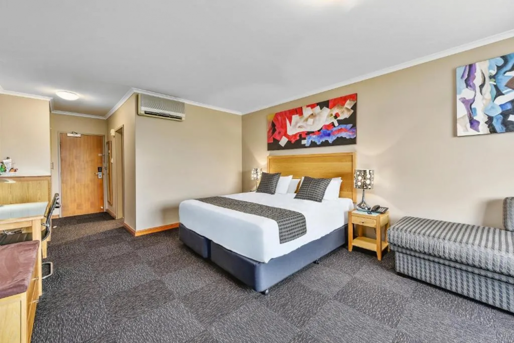 Southgate Motel 15/33