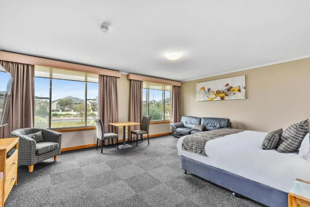 Southgate Motel 5/33