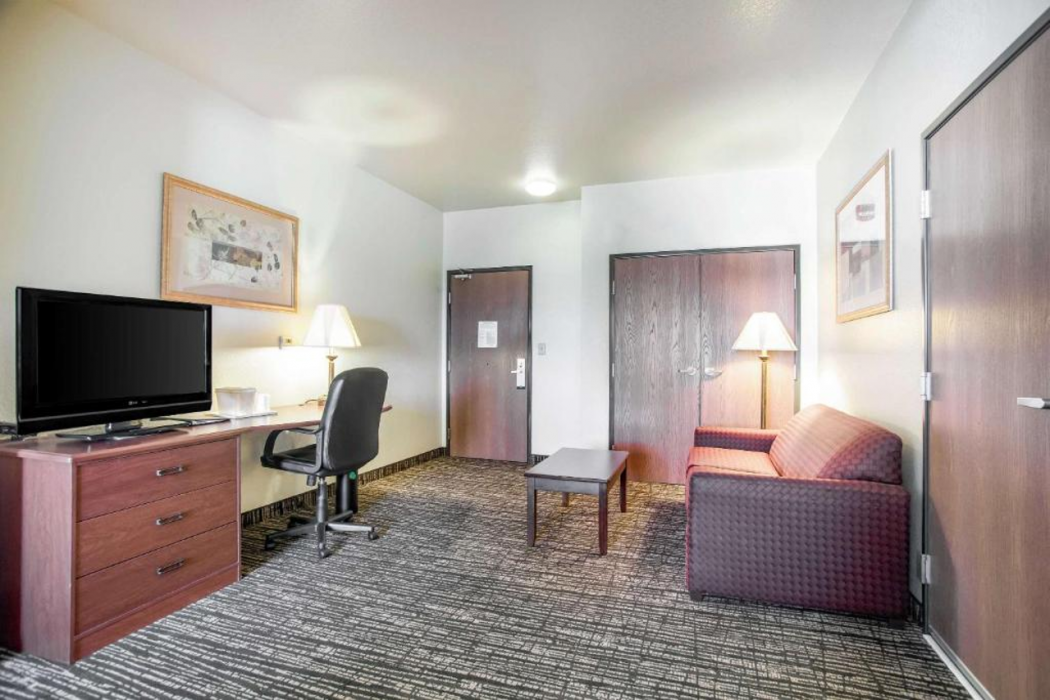 Quality Inn Parsons North 13/18