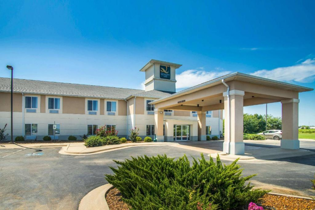 Quality Inn Parsons North 2/18