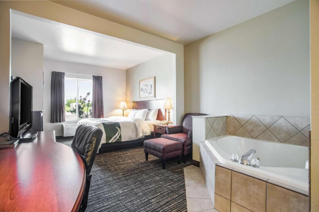 Quality Inn Parsons North 15/18