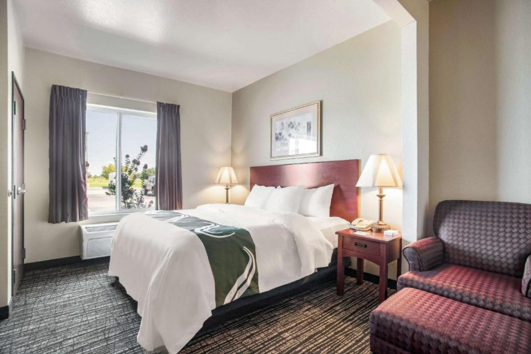 Quality Inn Parsons North 14/18