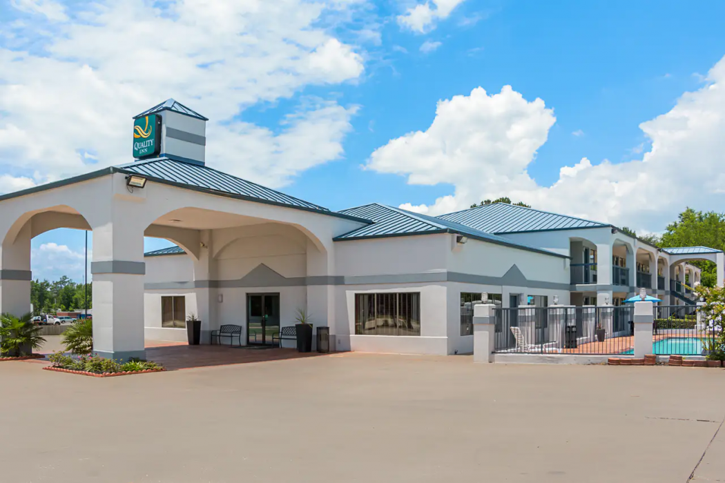 Quality Inn Carthage, TX 2/36