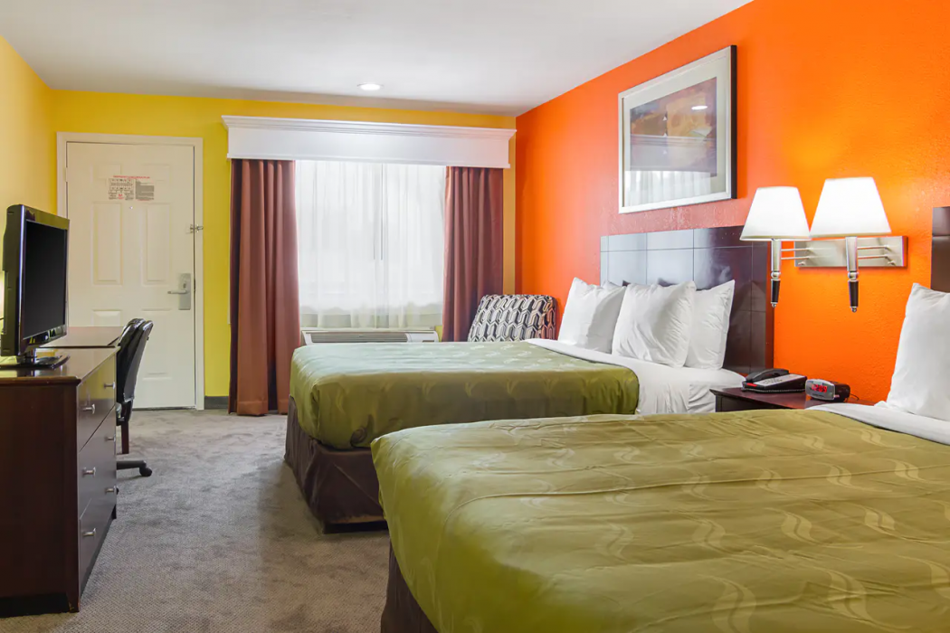 Quality Inn Carthage, TX 17/36
