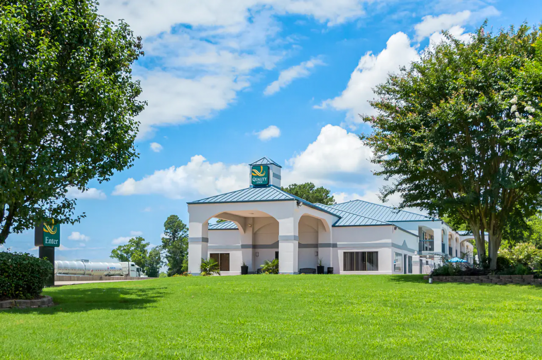Quality Inn Carthage, TX 6/36