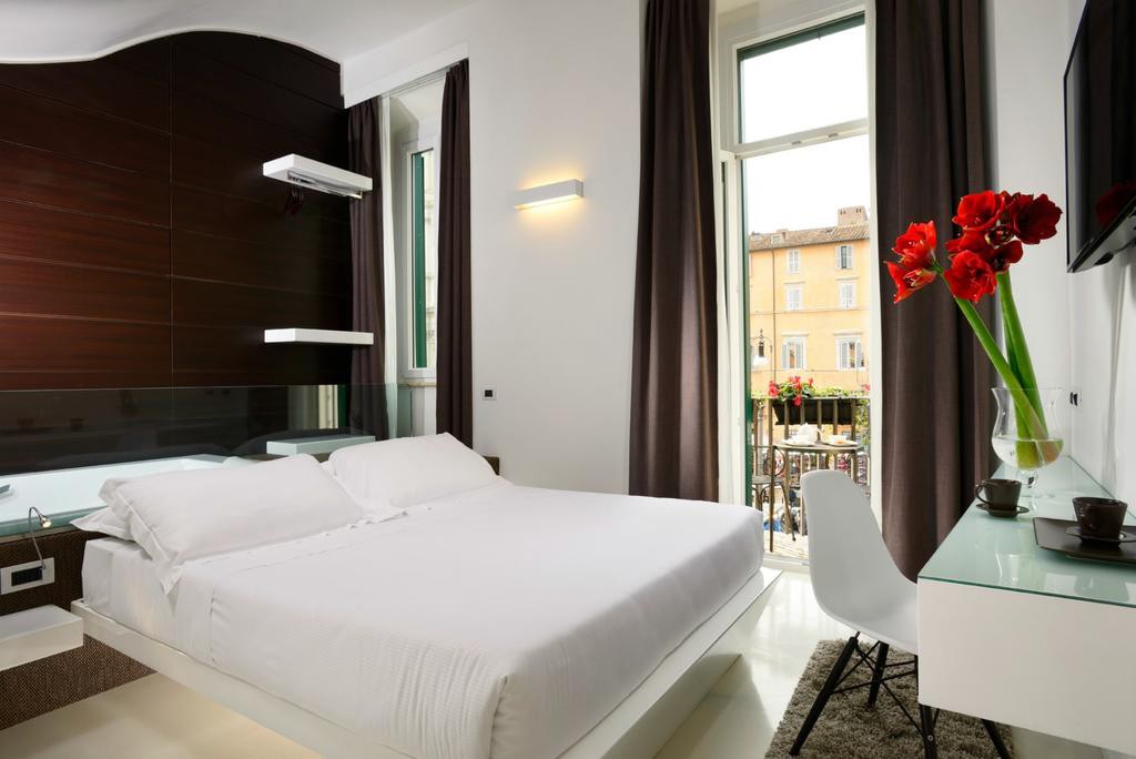 NAVONA SUITES 7/52