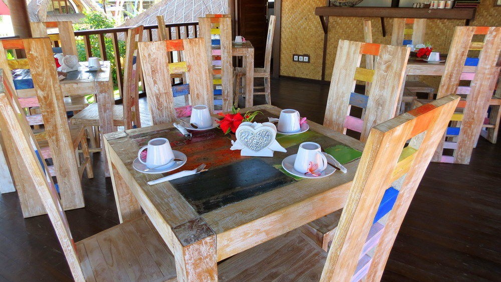 UNITED COLORS OF BALI 10/30