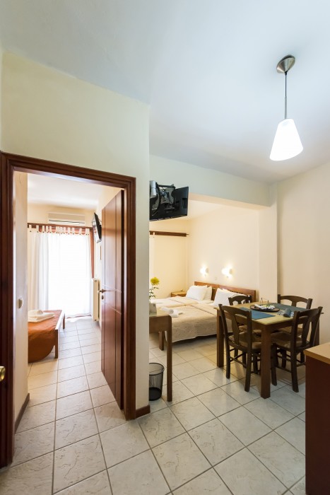VILLA GANIOS 8/10