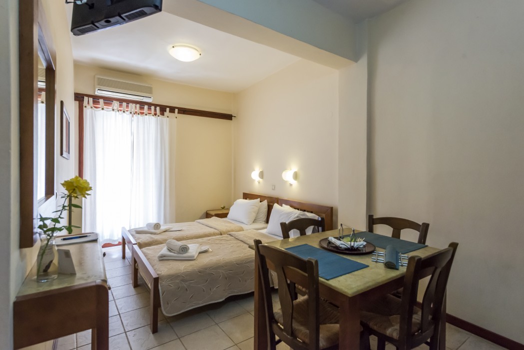 VILLA GANIOS 6/10