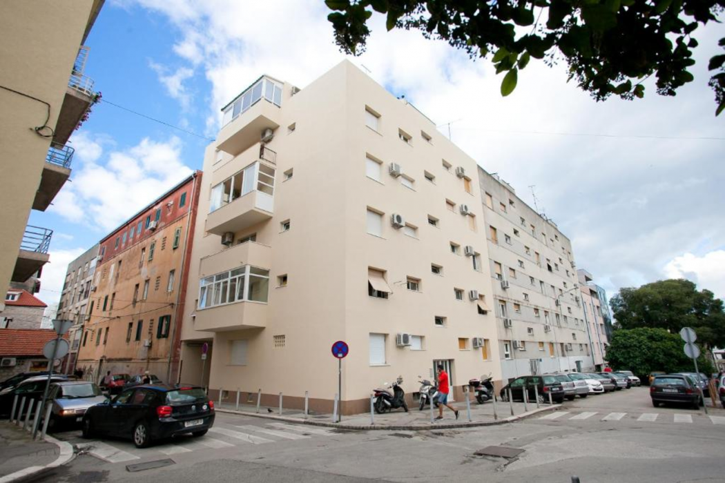 Apartments 4 You Split in SPLIT