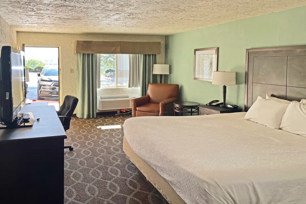 Quality Inn Clinton North, AR 9/16