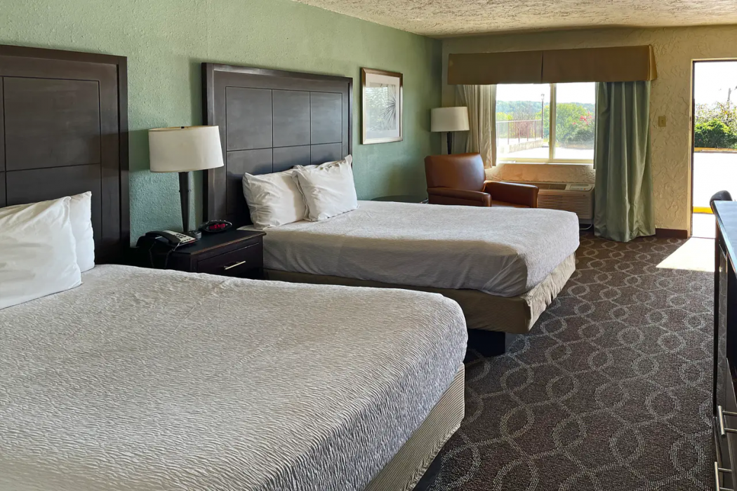 Quality Inn Clinton North, AR 11/16