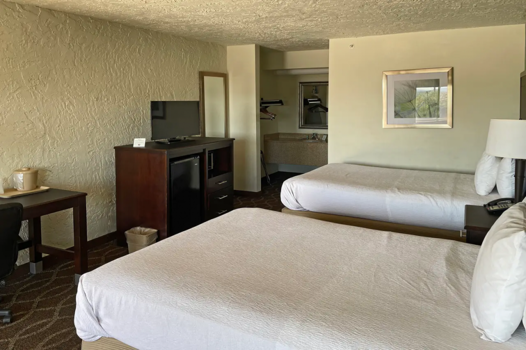Quality Inn Clinton North, AR 7/16