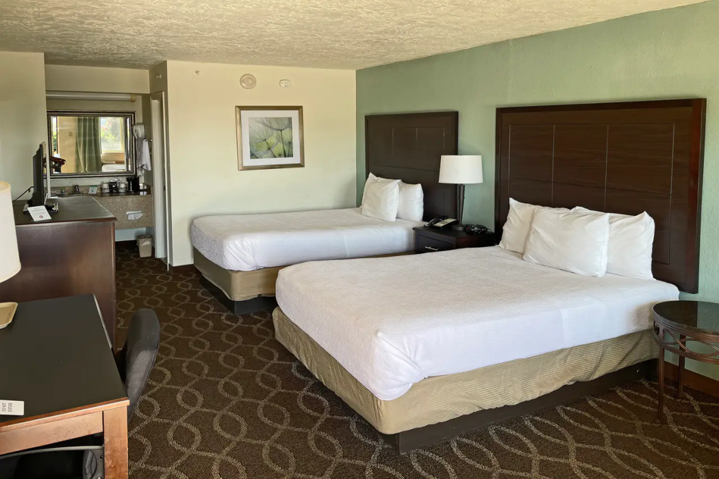 Quality Inn Clinton North, AR 8/16