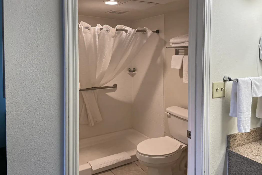 Quality Inn Clinton North, AR 6/16