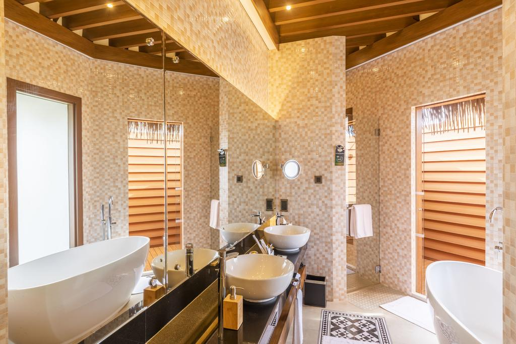 Mercure Maldives Kooddoo Resort 19/73
