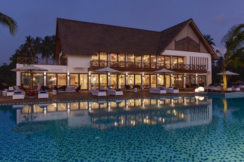 Mercure Maldives Kooddoo Resort 34/73