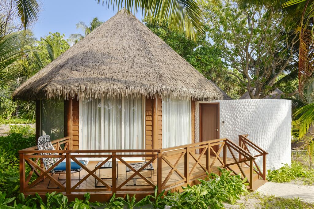 Mercure Maldives Kooddoo Resort 15/73