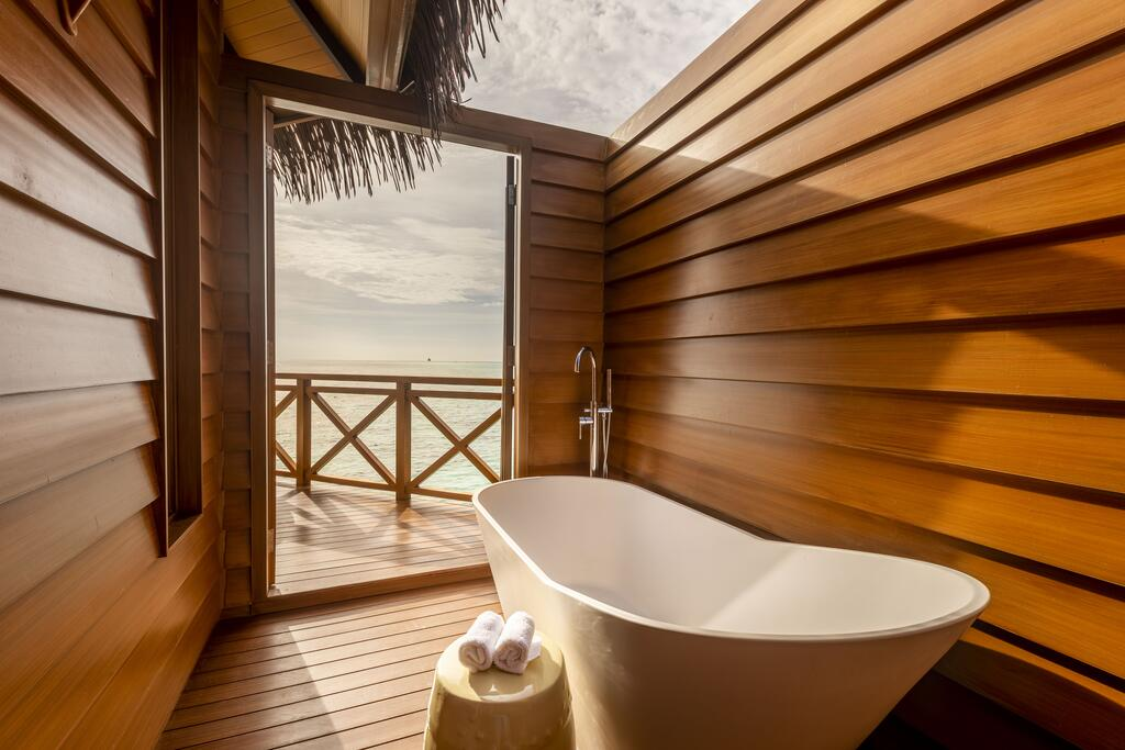 Mercure Maldives Kooddoo Resort 14/73
