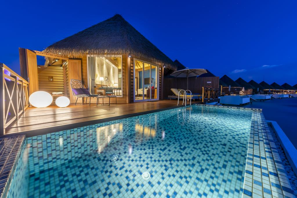 Mercure Maldives Kooddoo Resort 10/73