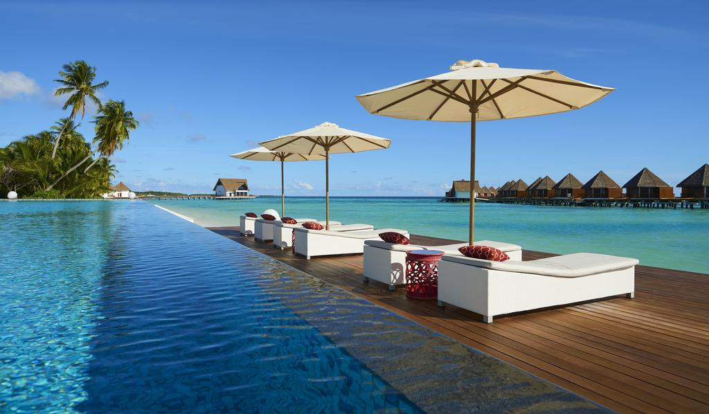 Mercure Maldives Kooddoo Resort 33/73