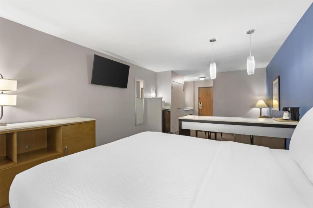 Best Western Cooperstown Inn & Suites 25/54