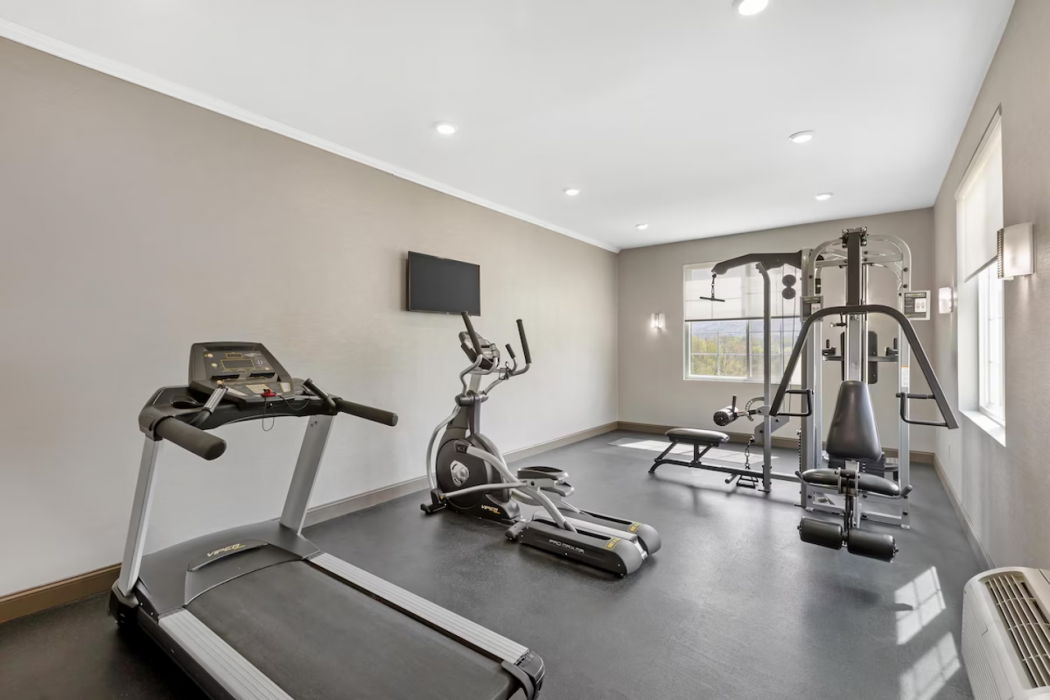 Best Western Cooperstown Inn & Suites 38/54