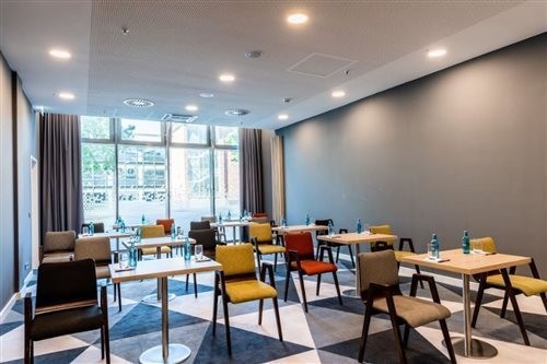 Premier Inn Cologne City South Hotel 16/23