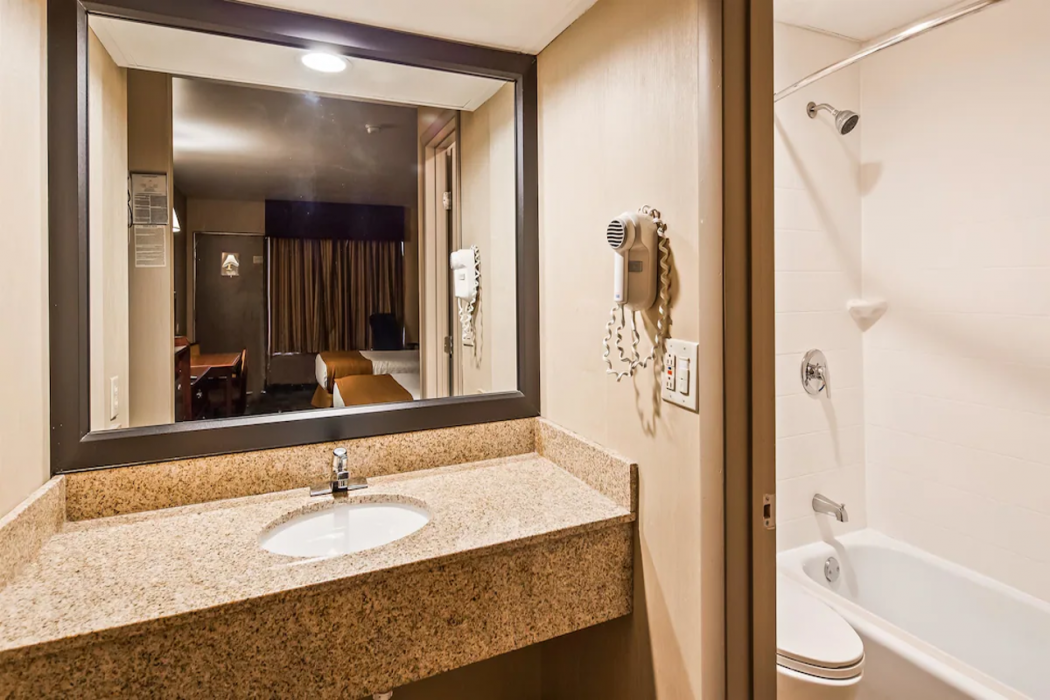 Best Western Gateway Adirondack Inn 23/32