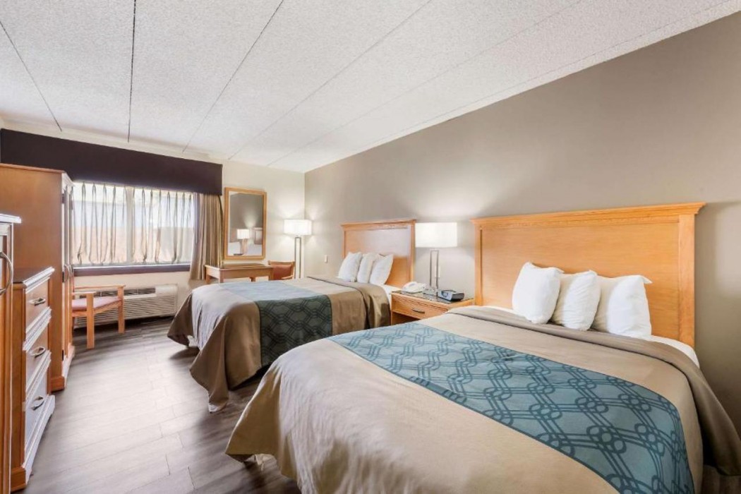Econo Lodge Quakertown, PA 17/33