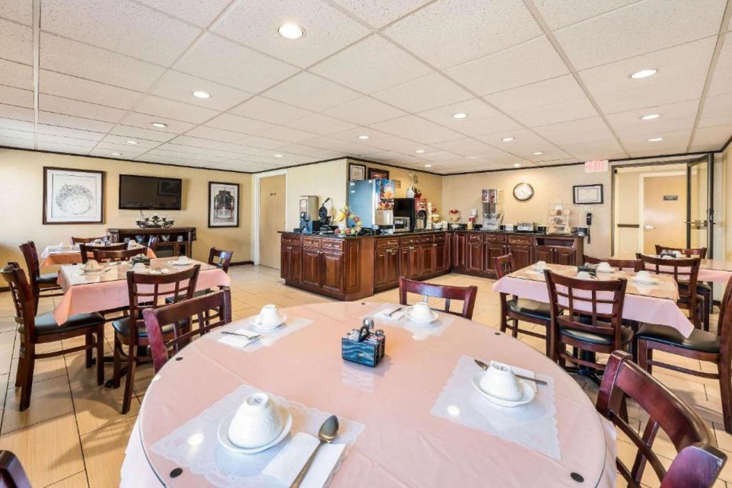 Econo Lodge Quakertown, PA 28/33