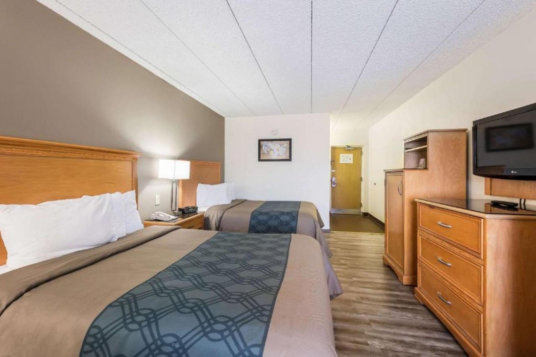 Econo Lodge Quakertown, PA 12/33