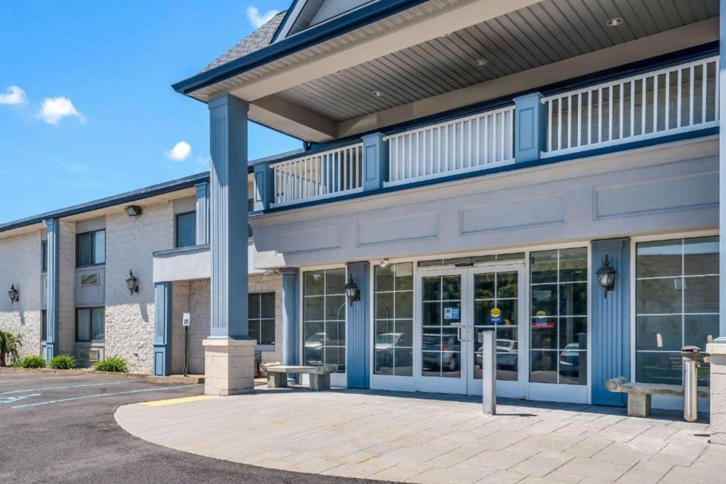 Econo Lodge Quakertown, PA 1/33