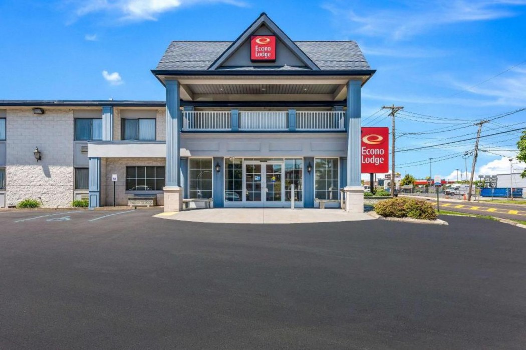 Econo Lodge Quakertown, PA 2/33
