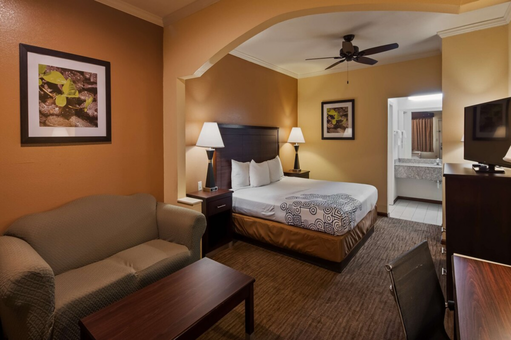 Days Inn by Wyndham Navasota 17/60