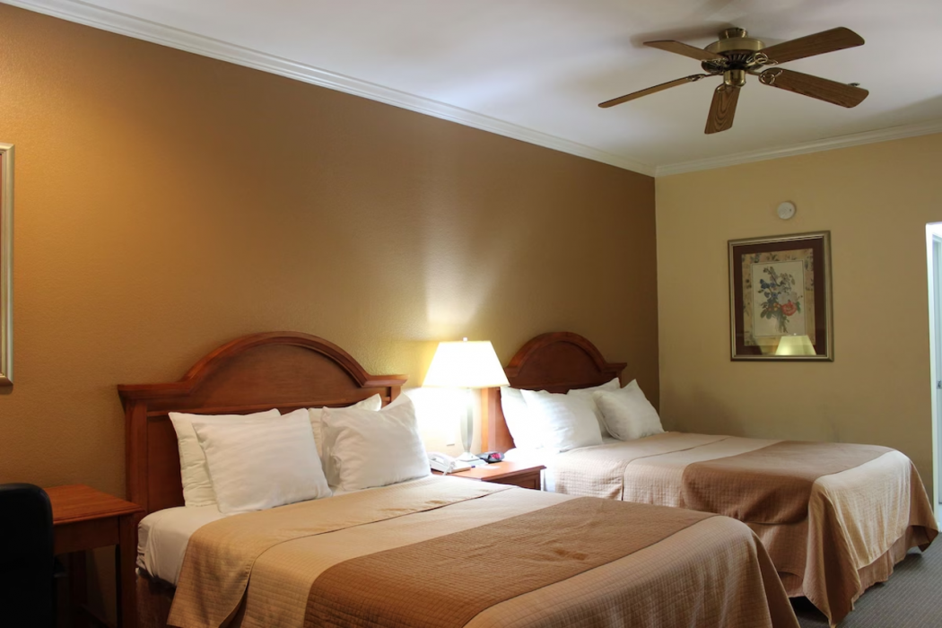 Days Inn by Wyndham Navasota 15/60