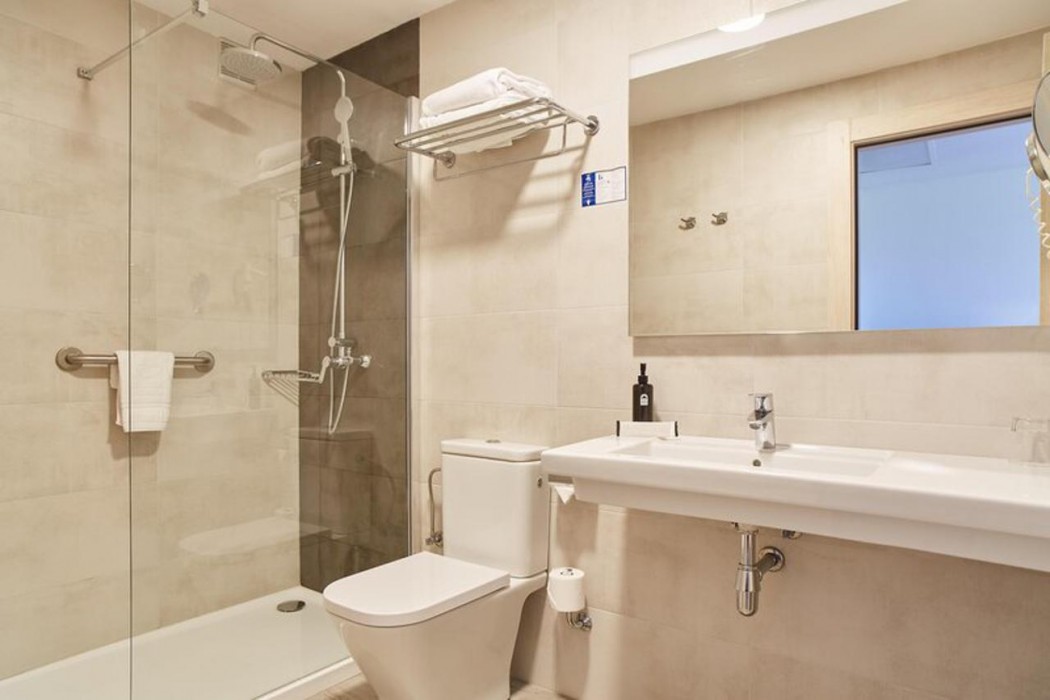 Invisa Hotel Club Cala Blanca 43/44