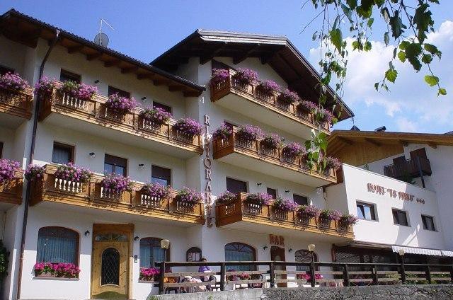 FAMILY HOTEL LA PERLA 1/53