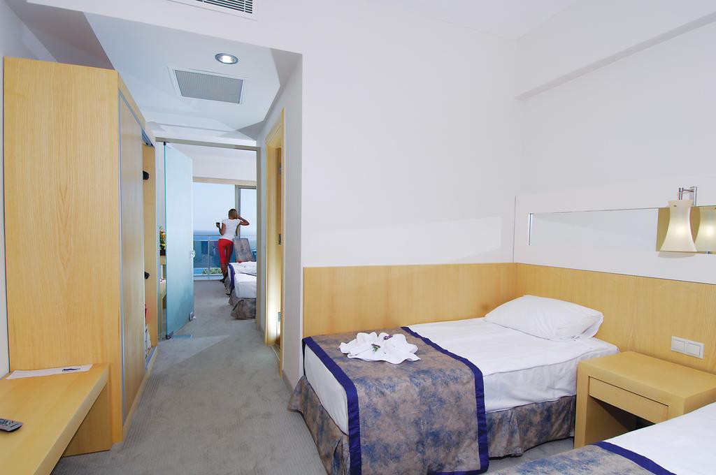 LYCUS BEACH HOTEL 17/57