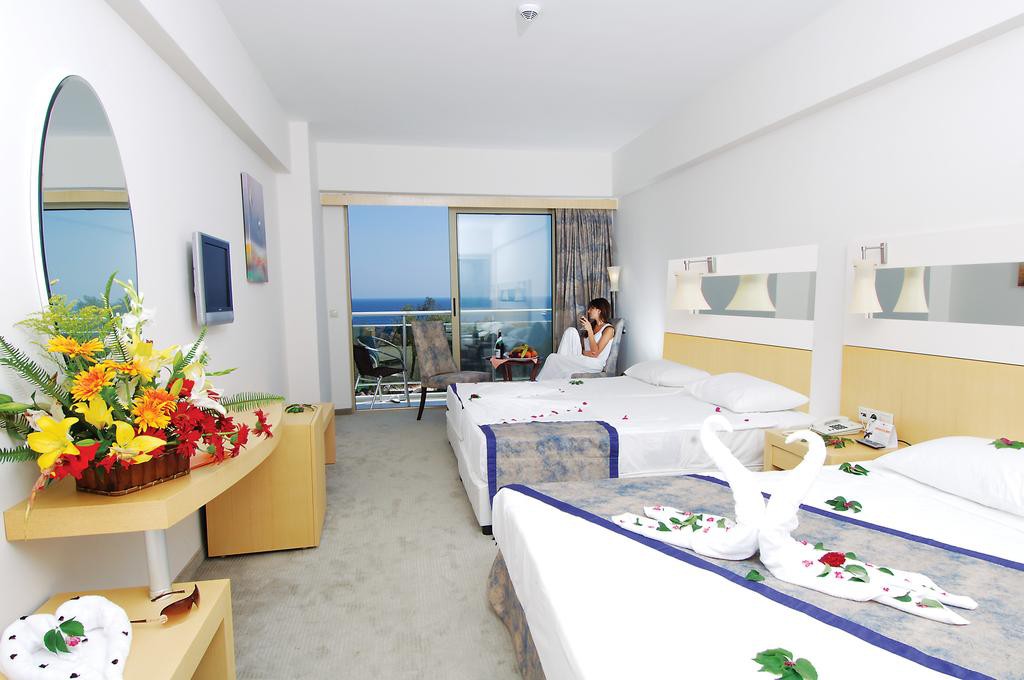 LYCUS BEACH HOTEL 16/57